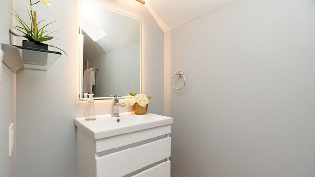 Building Photo - 3729 N Clifton Ave