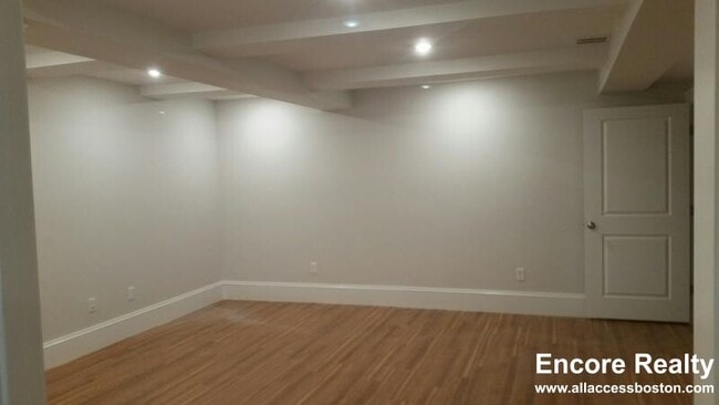 Building Photo - 2044 Beacon St