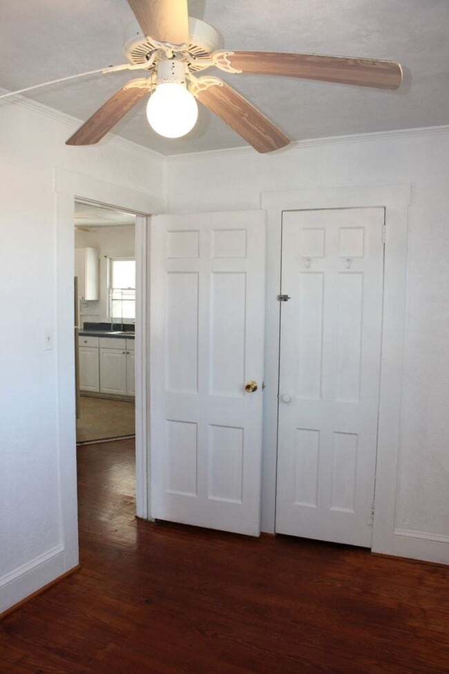 Building Photo - Apartment in Havelock