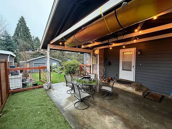 patio - 9220 11th Ave SW