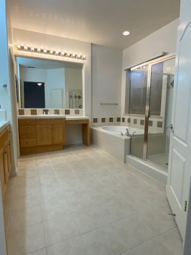 Building Photo - Immaculate home in West Roseville! Please no pets