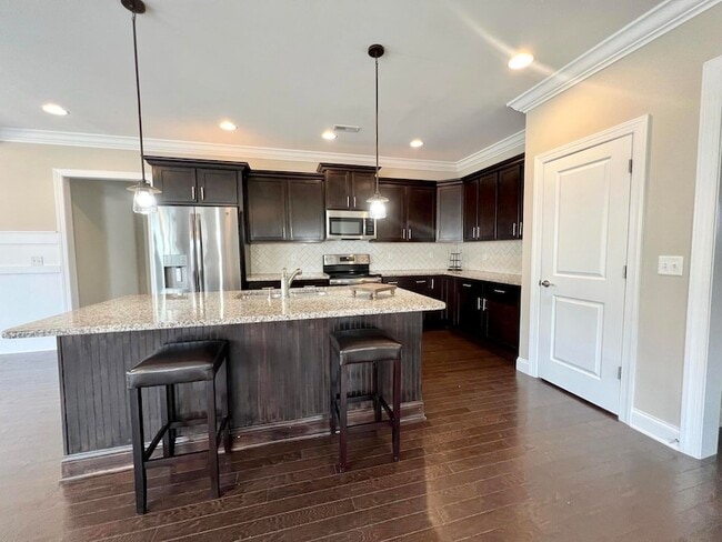 Building Photo - 9015 Seven Lakes Dr