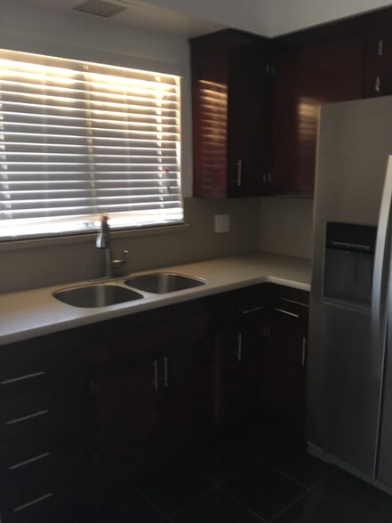 Building Photo - 5711 Carlton Way