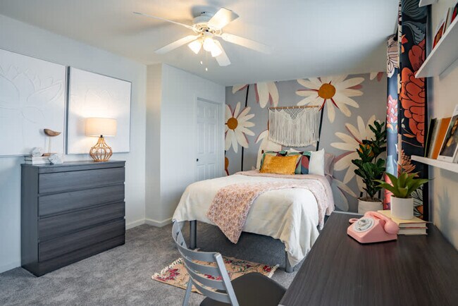 Building Photo - 1051 Southern Dr