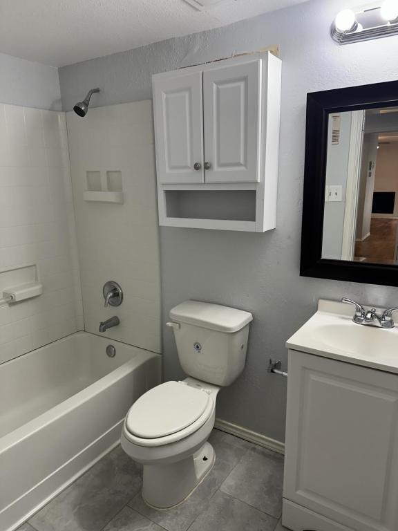Building Photo - 2300 Balsam Dr