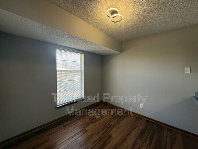 Building Photo - 3413 NW Duncan Rd