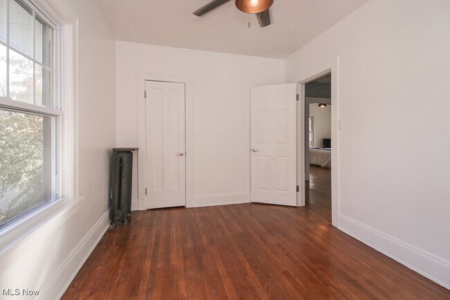 Building Photo - 2537 S Taylor Rd