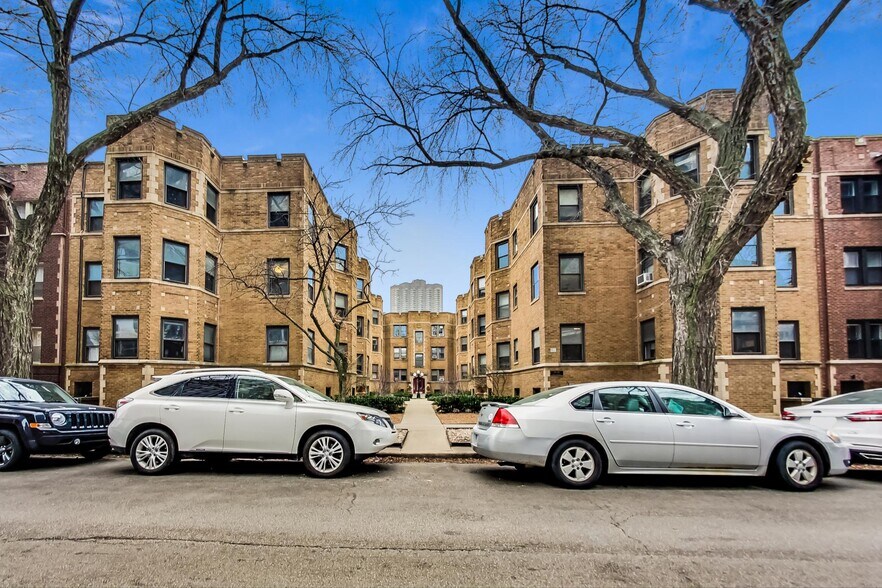 Building Photo - 540 W Cornelia Ave