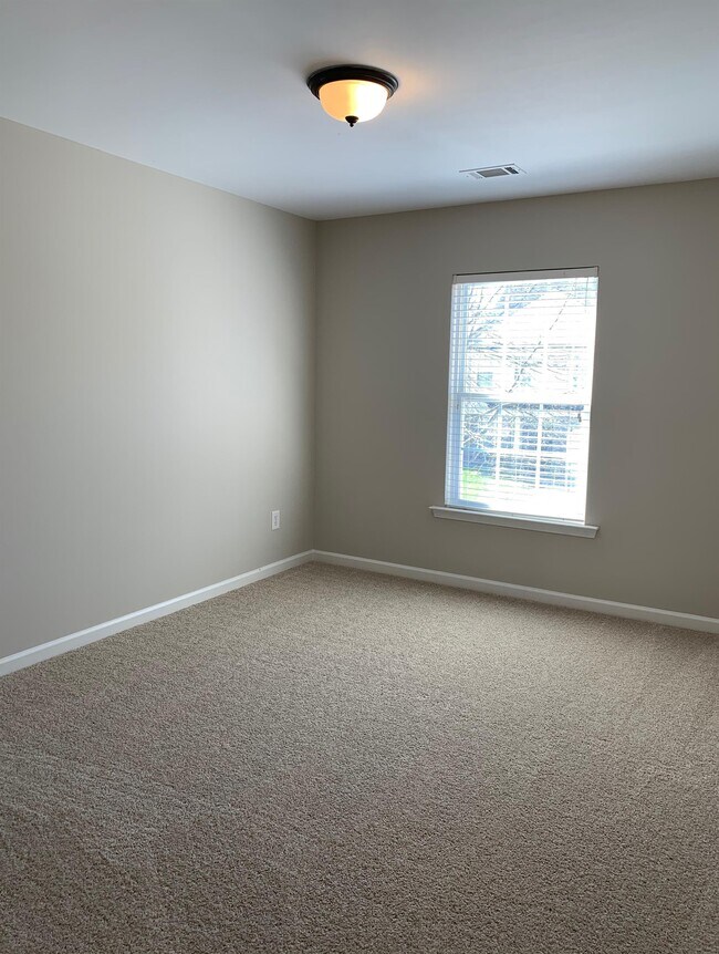 Building Photo - 946 Old Forester Ln