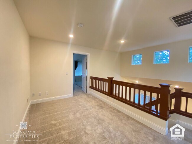 Building Photo - Lovely Updated 3BD/2.5BA Home Located In Fryer Creek!