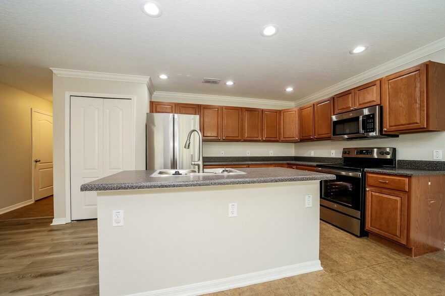 Building Photo - 116 River Cove Cir