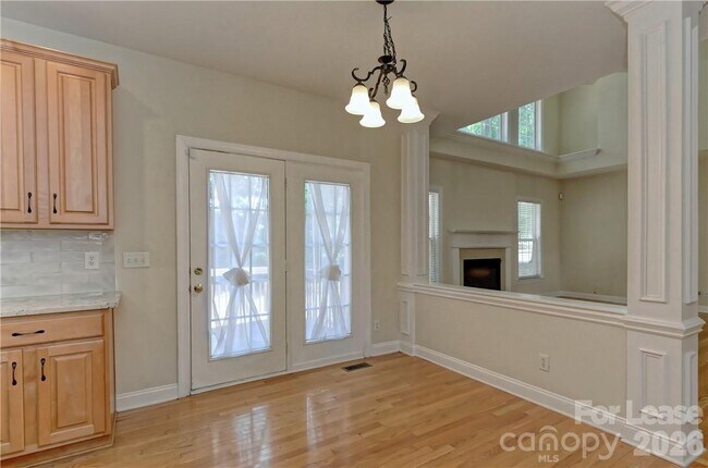 Building Photo - 10496 Gunnison Ln