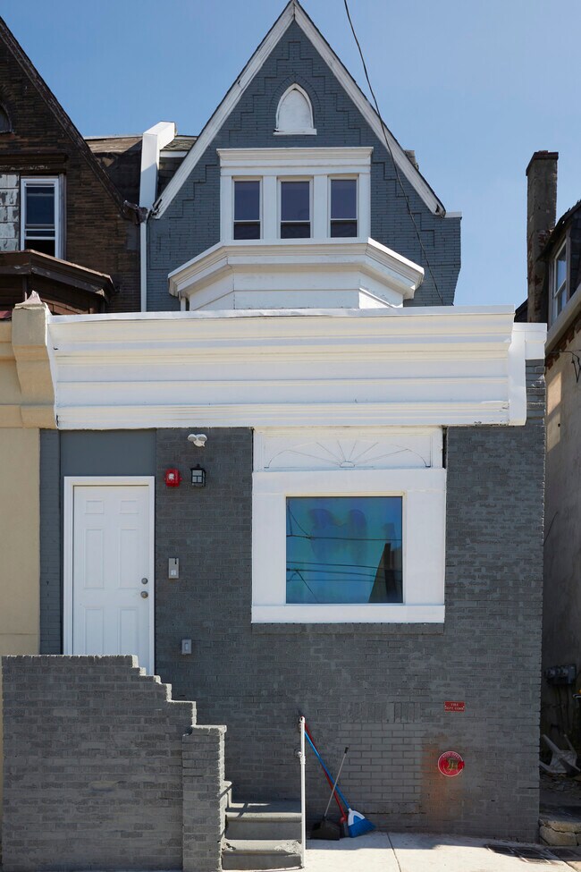 Building Photo - 5514 Woodland Ave