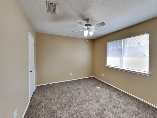 Building Photo - 1515 Glasholm Dr