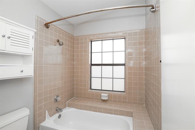 Building Photo - 548 Guadalupe Dr