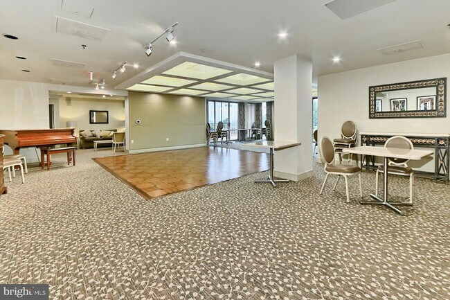 Building Photo - 2151 Jamieson Ave