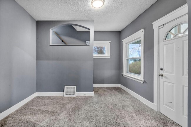 Building Photo - 4730 E 142nd St