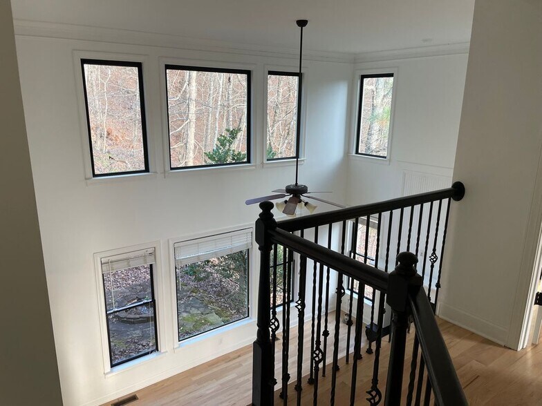 Building Photo - 369 Hillside Dr