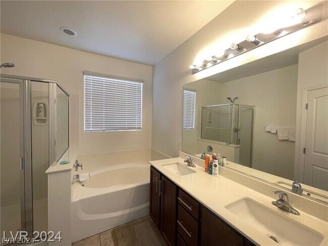 Building Photo - 6166 Villa Lante Ave