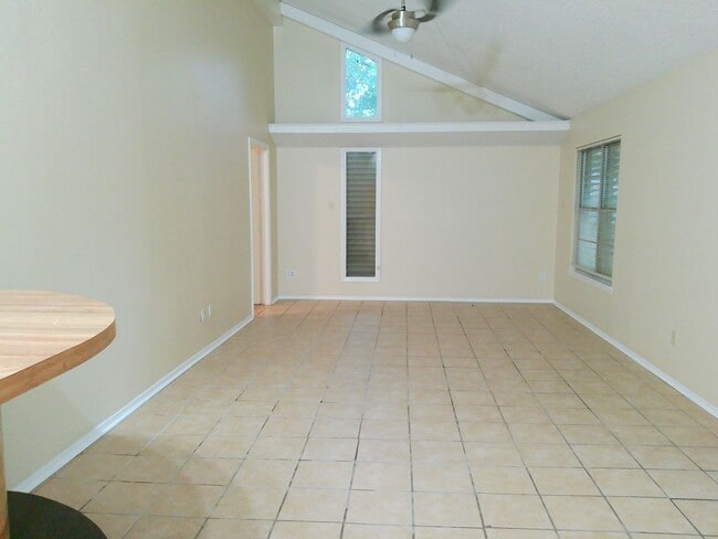 Building Photo - 109 Sutherland Dr