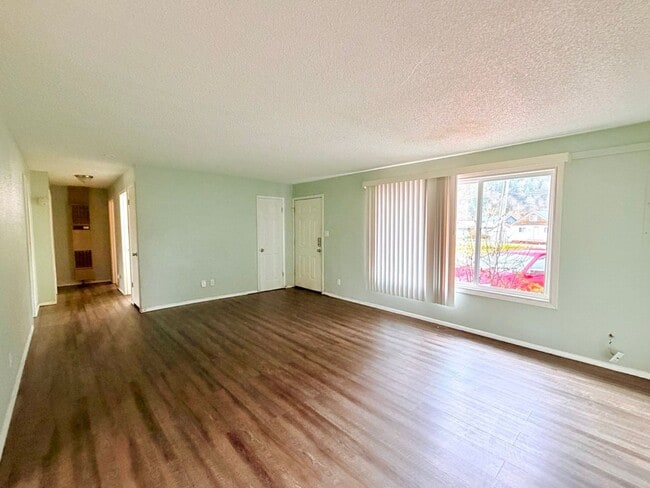 Building Photo - Renovated 2BR with Large Backyard, Storage, Washer & Dryer & Parking