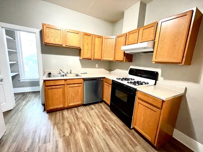 Building Photo - Mountain View Bungalow w/Garage and A/C