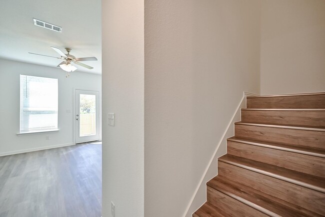 Building Photo - Charming 2-Bedroom Duplex in Fort Worth, TX