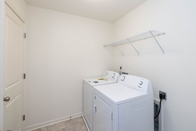 Building Photo - 3 br  Quiet community, paired Home minutes from I-77 and I-40