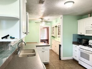 Building Photo - 4915 Houston Dr