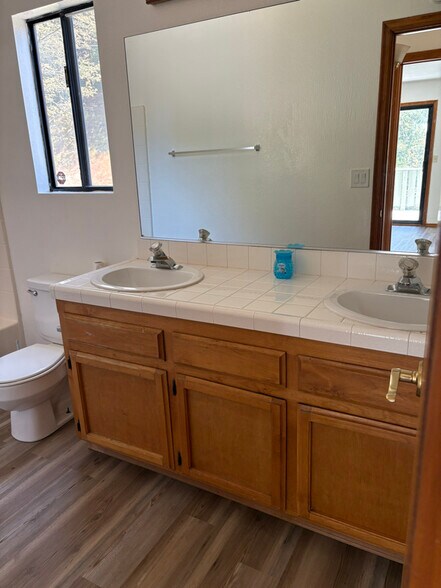 Building Photo - 24064 Grandview Dr