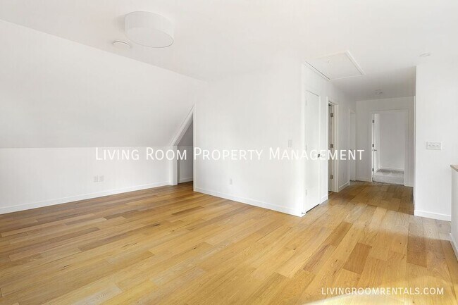 Building Photo - 4863 NE Going St