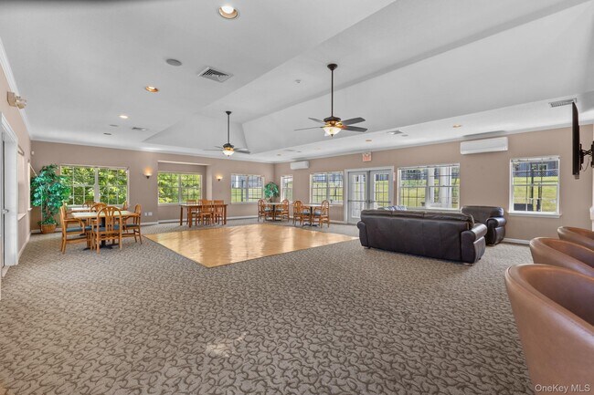 Building Photo - 104 Sparrow Ridge Rd