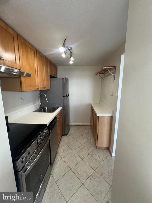 Building Photo - 2059 Huntington Ave