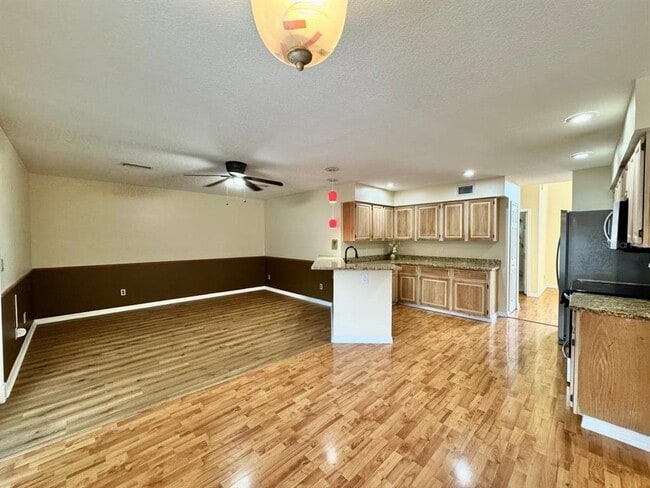 Building Photo - 5333 Casa Nueva Dr