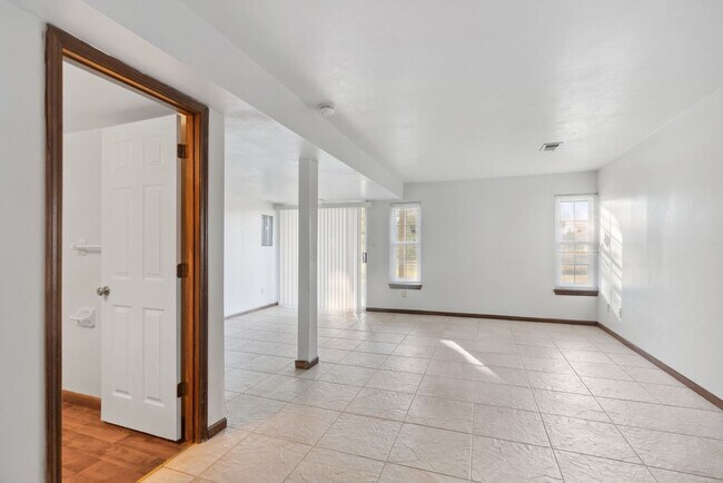 Building Photo - 12110 Autumn Lakes Dr
