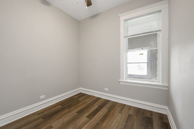 Building Photo - 6112 S Ingleside Ave
