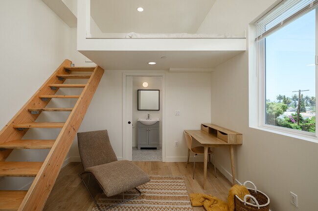 Building Photo - 3045 W Boulevard2A-2A