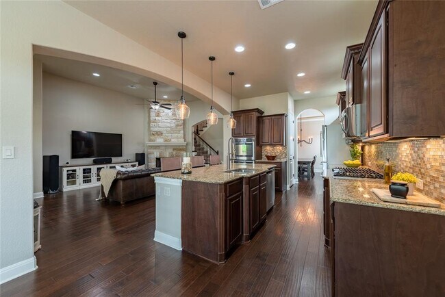 Building Photo - 407 Indianwood Dr
