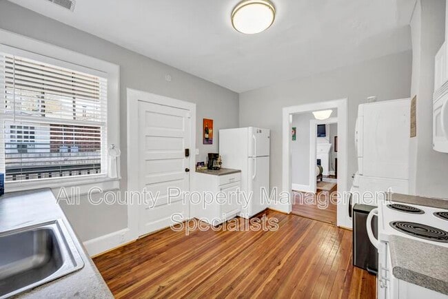 Building Photo - 1037 Kinard Ct