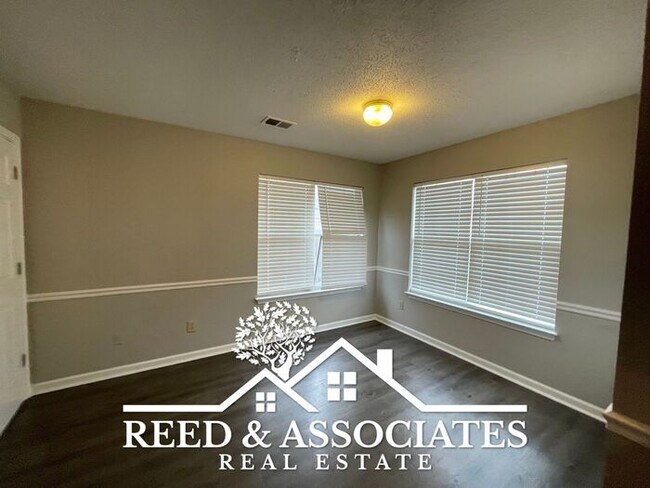 Building Photo - 3 Bedroom in Oakland!