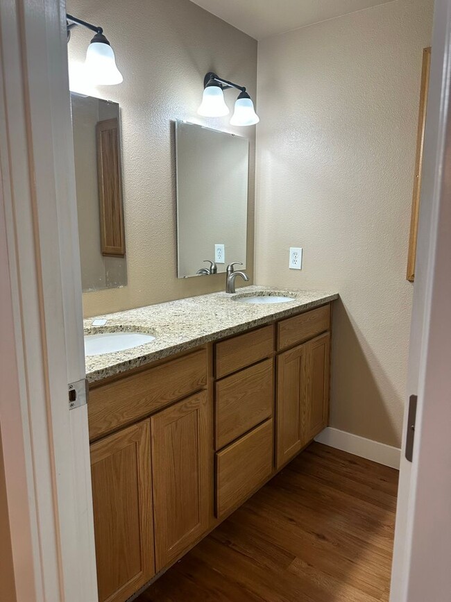 Building Photo - 3 Bedroom Home For Rent