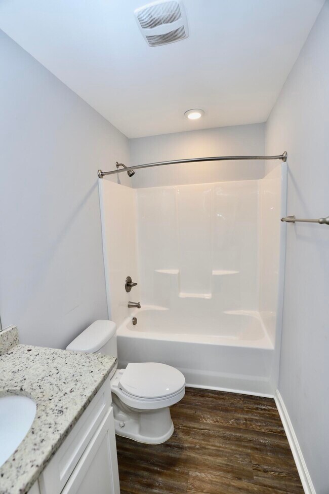 Building Photo - 1009 Providence Plantation Dr