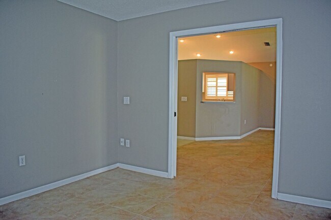 Building Photo - 14499 Tamarind Loop
