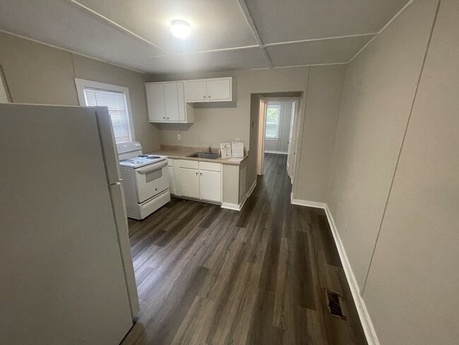 Building Photo - 1 Bd 1 Ba Duplex