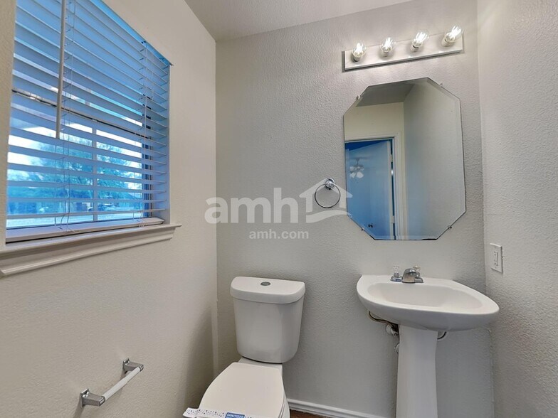 Building Photo - 13801 Briarcreek Loop