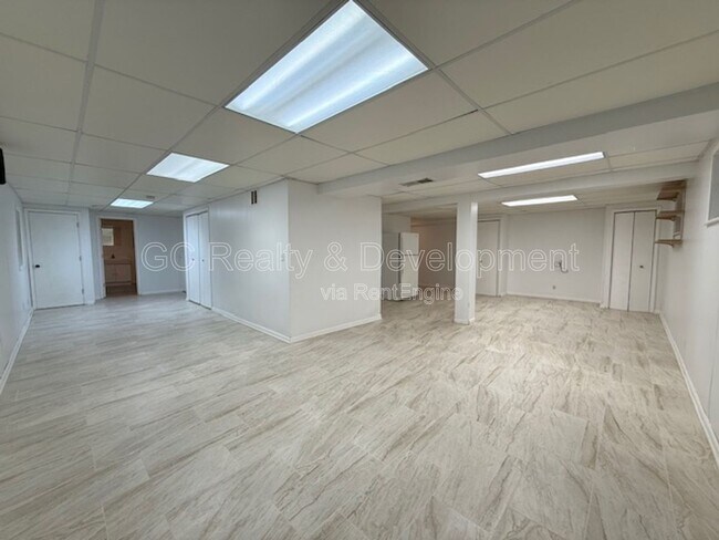 Building Photo - 885 Chelsea Ct