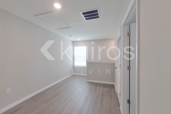 Building Photo - 8641 SW 43rd Ter