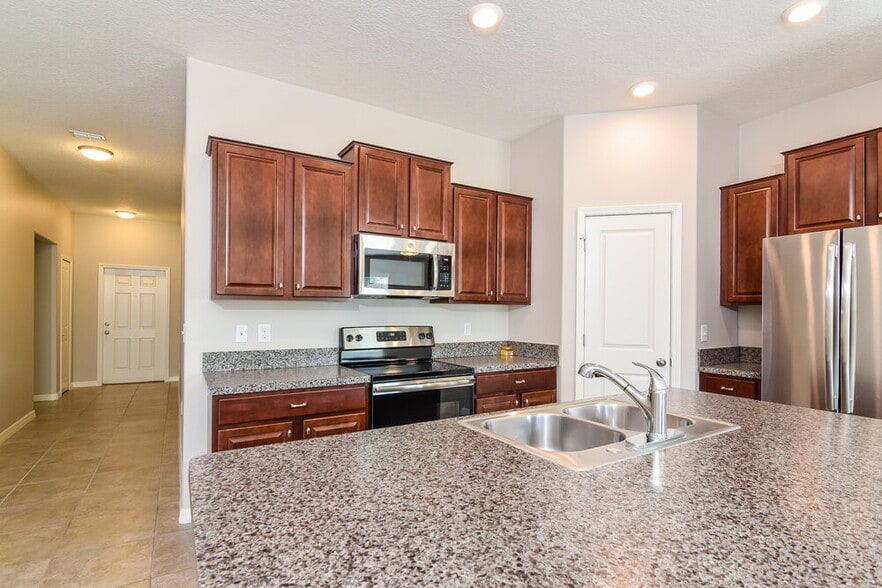 Building Photo - 127 Cascade Bend Dr
