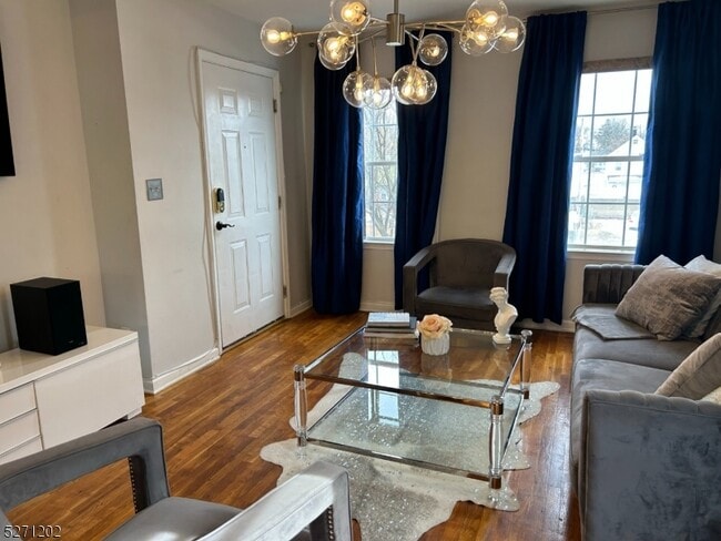 Building Photo - 29 Madonna Pl