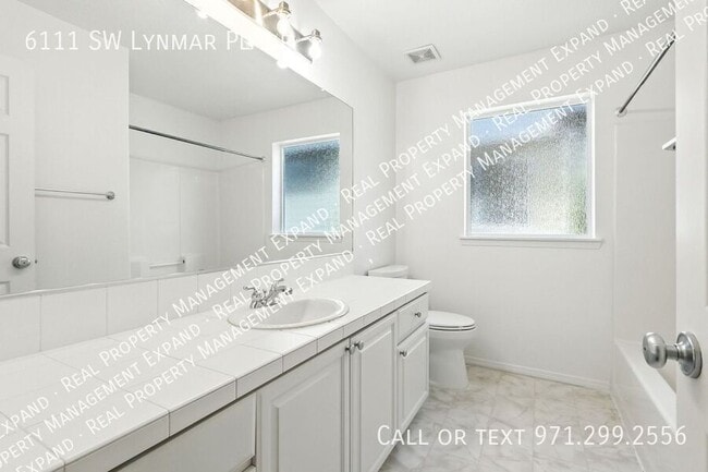 Building Photo - 6111 SW Lynmar Pl